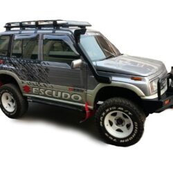 Snorkel Suzuki Vitara – prawy z napisem Vitara