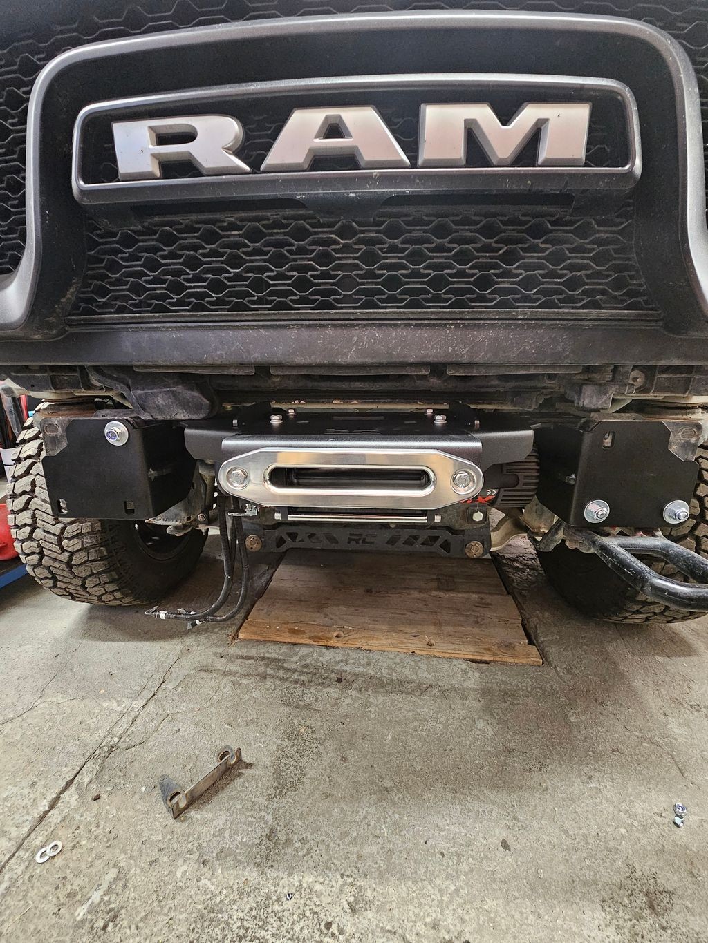 DODGE RAM 1500 DS Rebel 2014 - 2019 płyta montażowa wyciągarki HD - obrazek 3