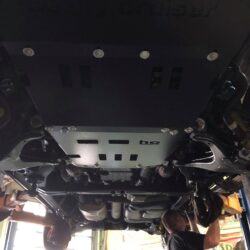 Osłona chłodnic , silnika i przedniego zderzaka Toyota Sequoia 2007-2014