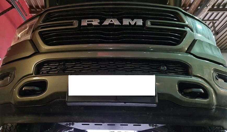 Osłona chłodnic , silnika , przekładni kierowniczej i przedniego mostu Offroad RAM 1500 2019 -