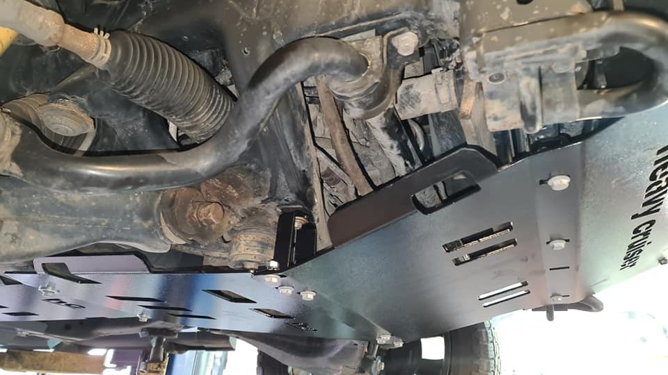 Osłona przedniego mostu i miski olejowej Toyota Sequoia 2007-2014 czerwona - obrazek 2
