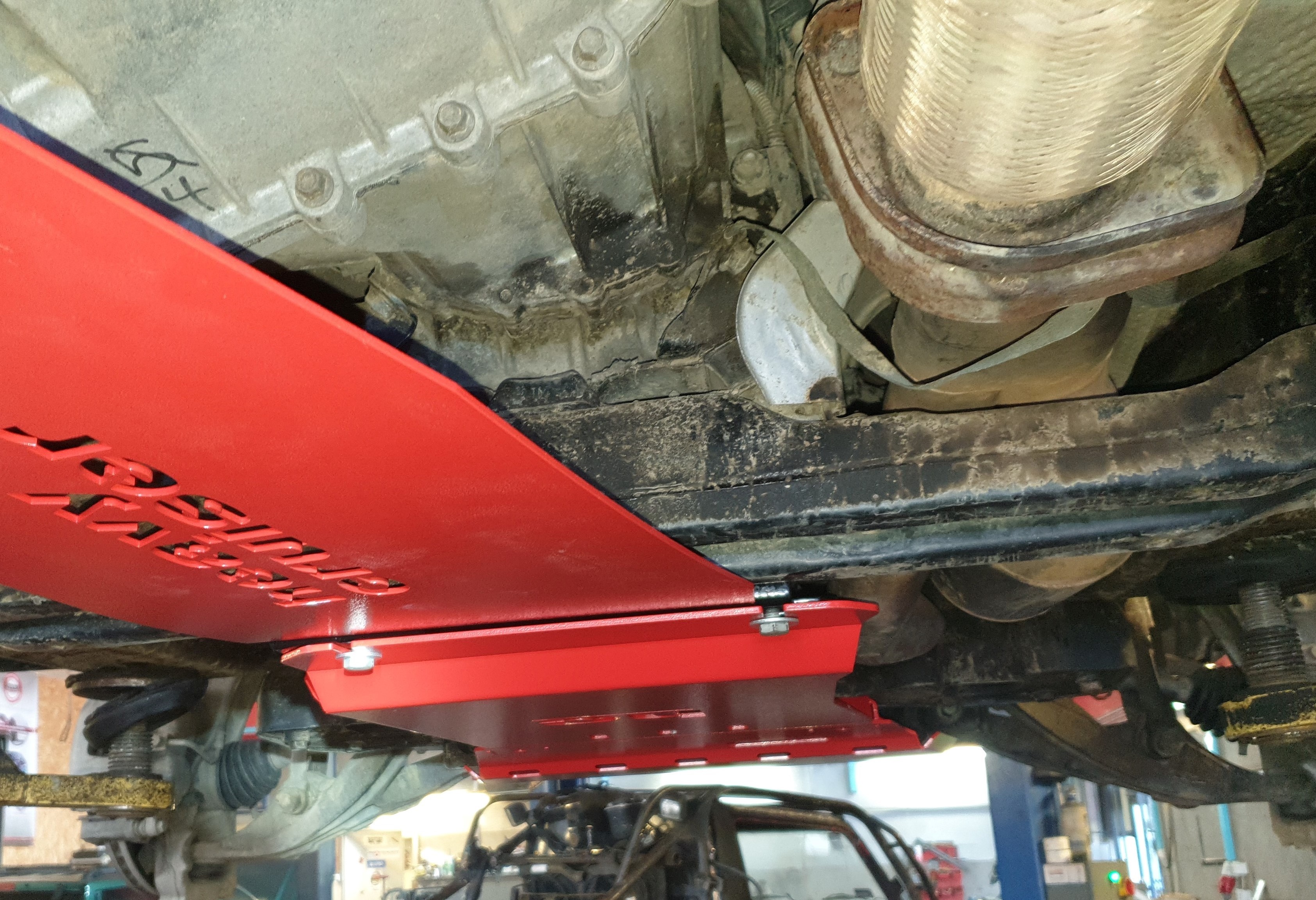 Osłona reduktora STANDARD Jeep Commander XK XH 2005-2011 czerwona