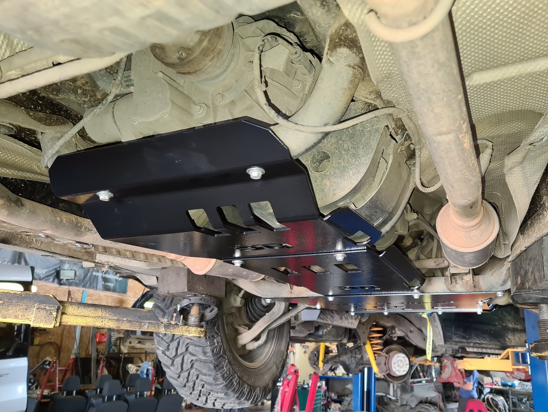 Osłona reduktora Standard Range Rover L322 2002-2006 czerwona