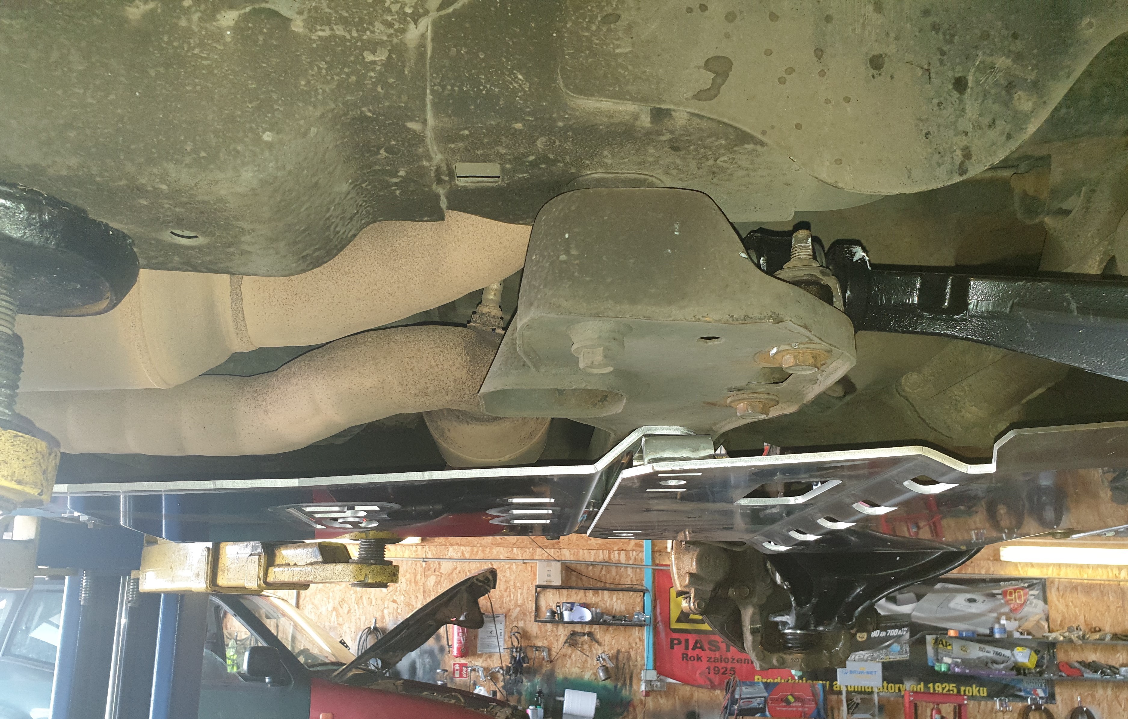 Osłona silnika i przedniego mostu STANDARD Jeep Grand Cherokee WK WH 2005-2010 czerwona - obrazek 4