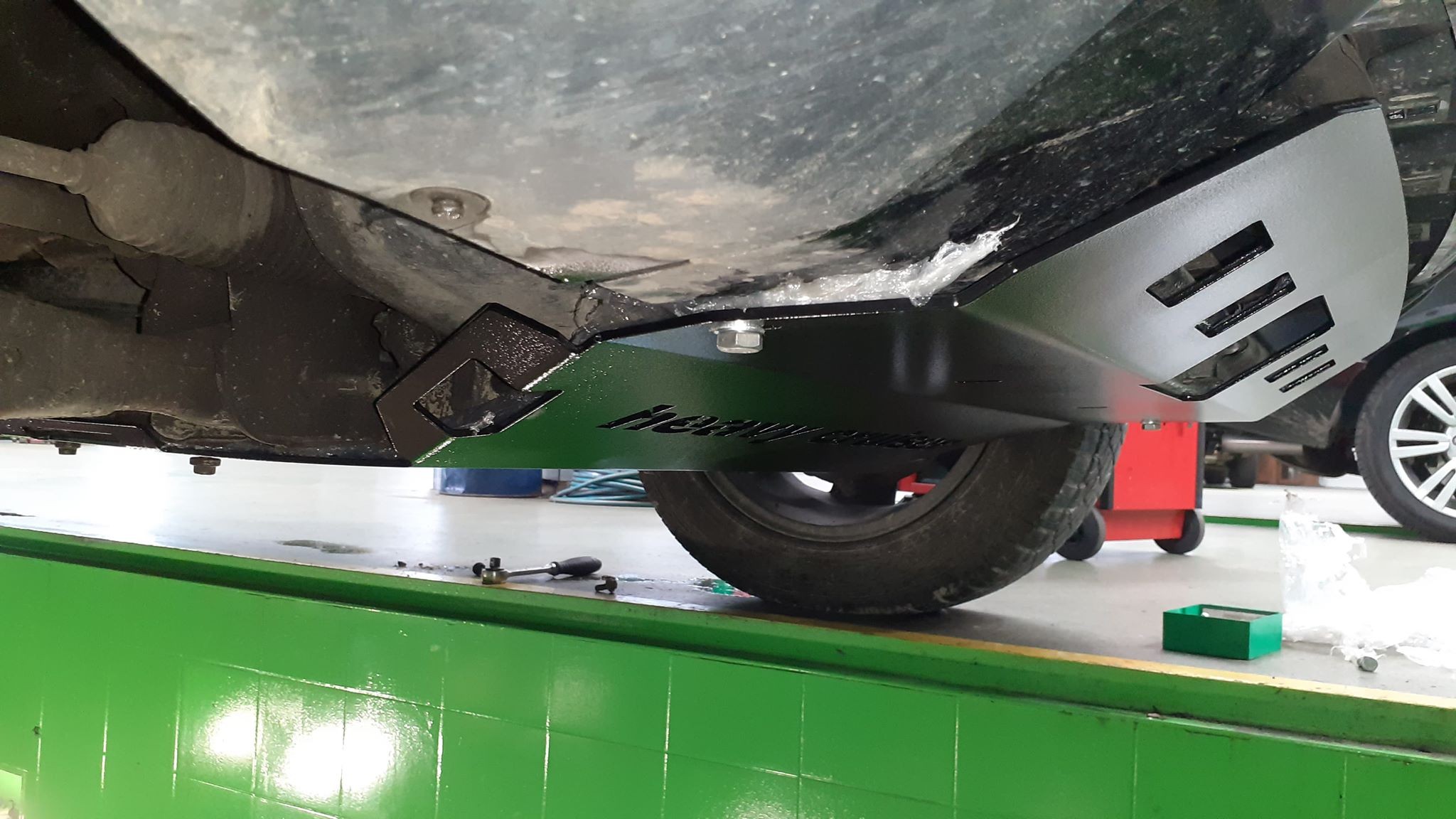 Osłona sinika,chłodnic i przedniego mostu OFFROAD Land Rover Discovery 4 2009-2015 - Image 2