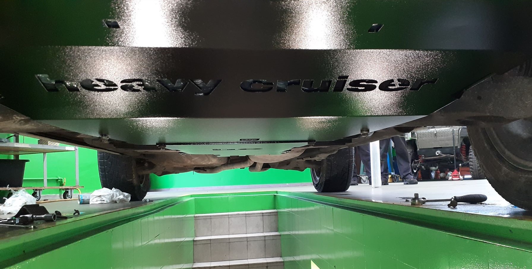 Osłona sinika,chłodnic i przedniego mostu OFFROAD Land Rover Discovery 4 2009-2015 czerwona
