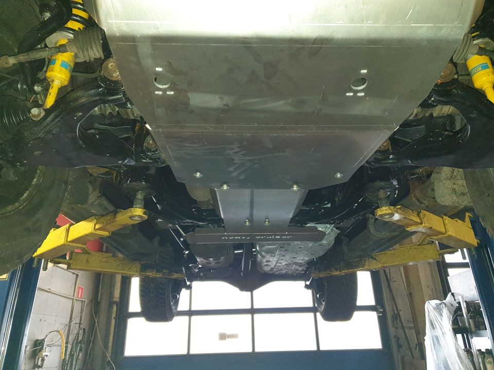 Osłona skrzyni biegów i reduktora OFFROAD Toyota Land Cruiser J 120 J 125 2003-2009 V6 aluminiowa