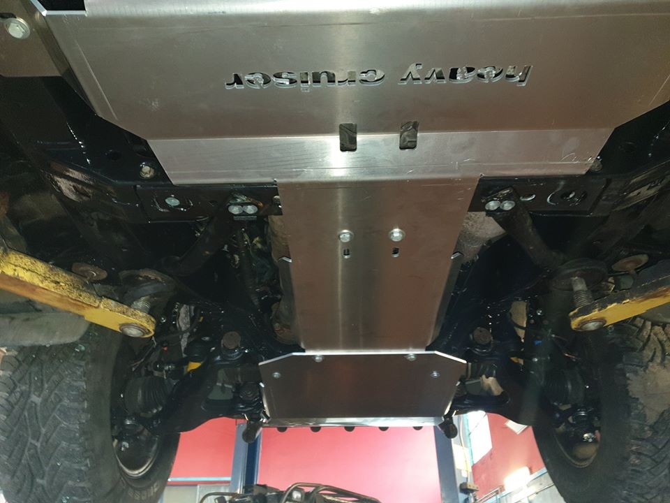 Osłona skrzyni biegów i reduktora OFFROAD Toyota Land Cruiser J 120 J 125 2003-2009 V6 czerwona - obrazek 3