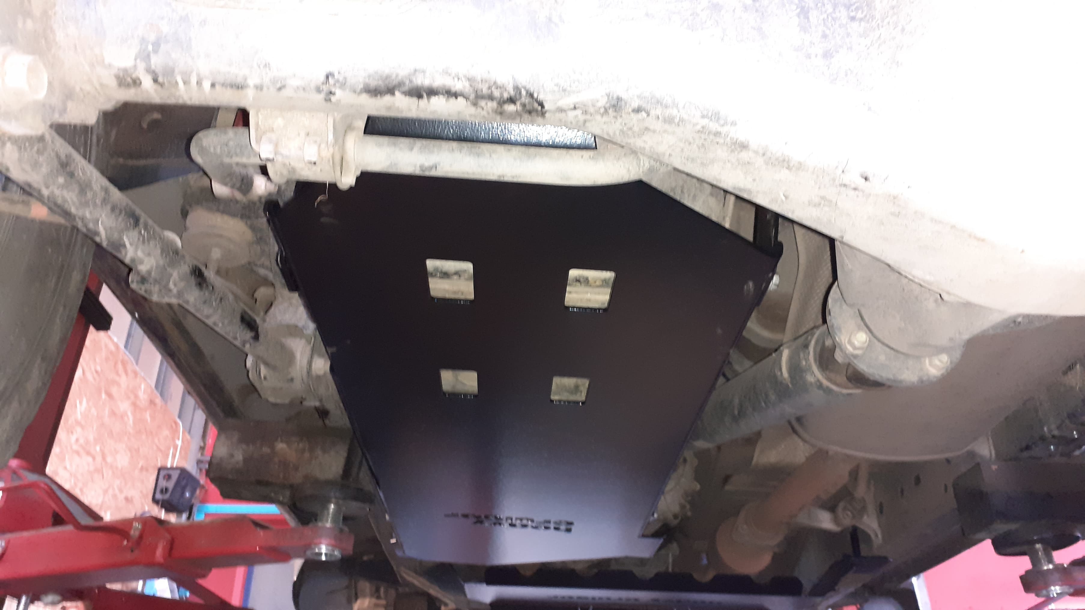 Osłona zbiornika paliwa Toyota Land Cruiser J 120 J121 2002-2009